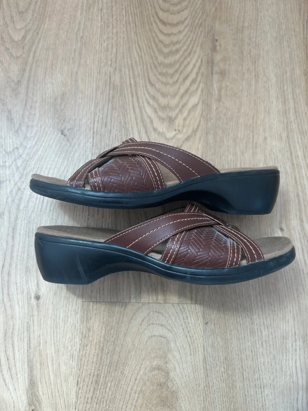Clarks Brown Woven Leather Slide Sandals with Cross-Strap Detail Size 6